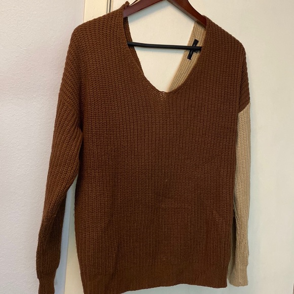 Love Tree Color block back-twist sweater- Size L - Picture 2 of 5